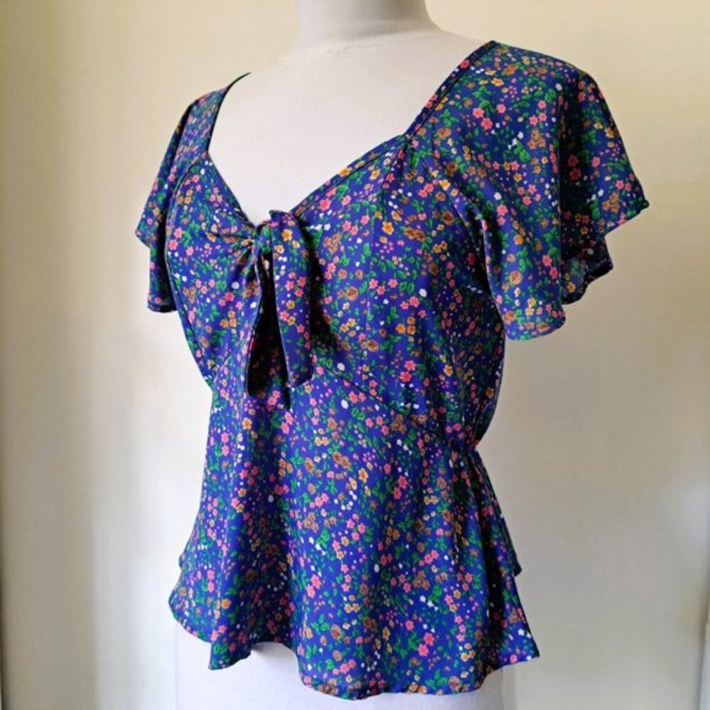 Sienna Sky Women Floral Peplum Top Short Sleeve Size Medium Great Condition